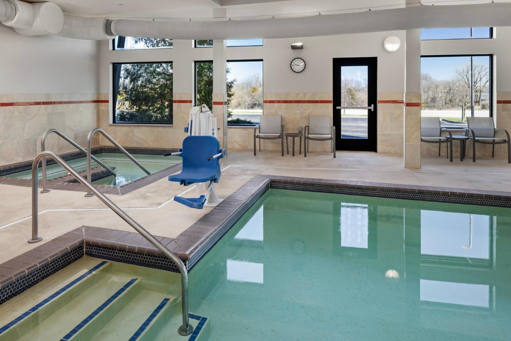 Holiday Inn Express Moline - Quad Cities Area By Ihg Ngoại thất bức ảnh